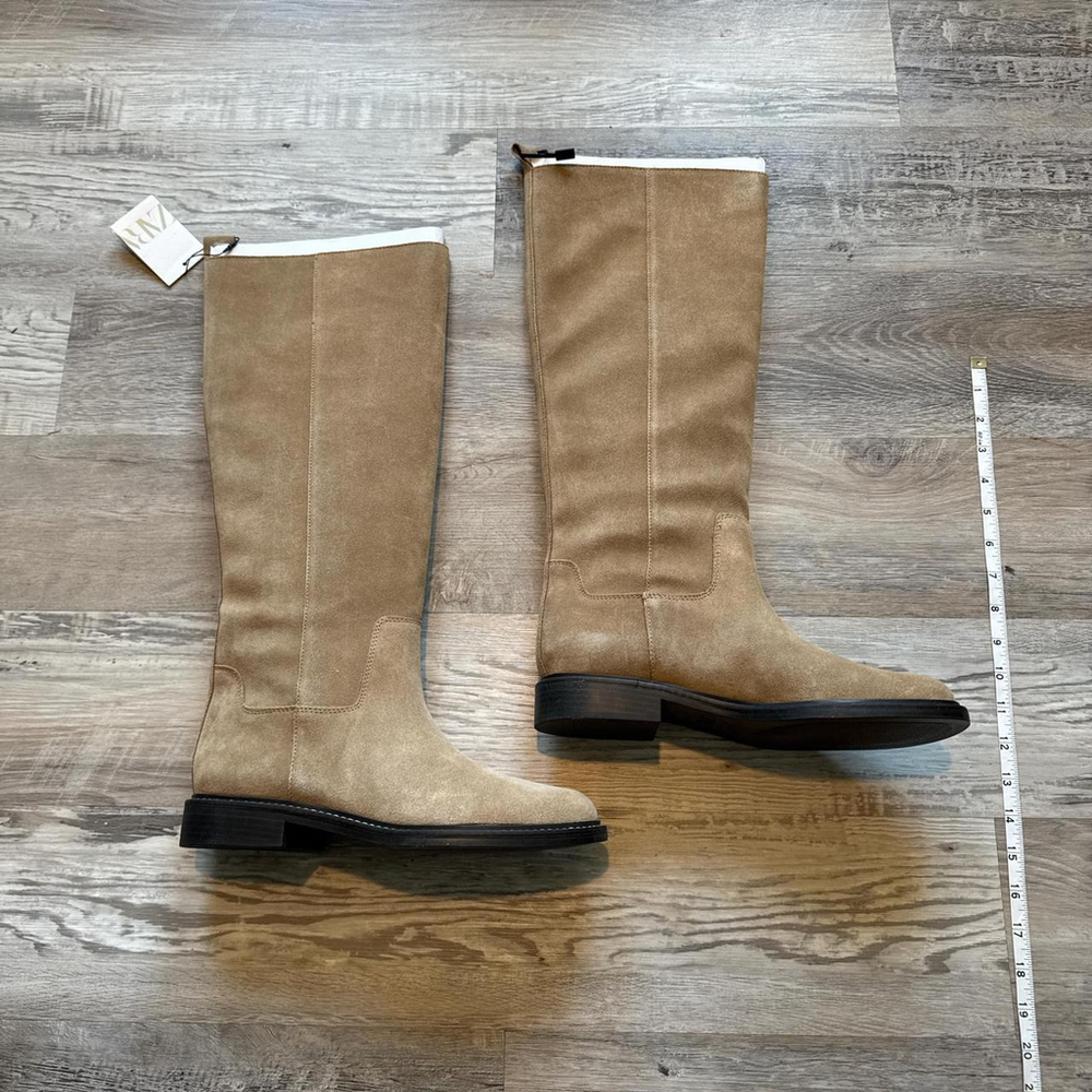 ZARA FLAT SUEDE BOOTS WITH INTERIOR LINING. SIZE 9 or 40